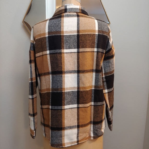 🏷️LAST ONE 🏷️Plaid Flannel Shacket Shirt Jacket Tan & Navy - Picture 4 of 4